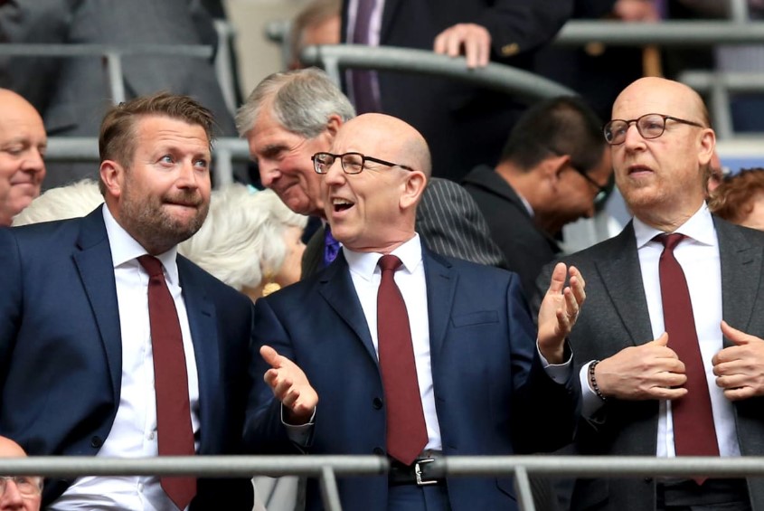 Nh&agrave; Glazer &ldquo;quay xe&rdquo; kh&ocirc;ng b&aacute;n, CĐV M.U nổi giận biểu t&igrave;nh - Ảnh 2