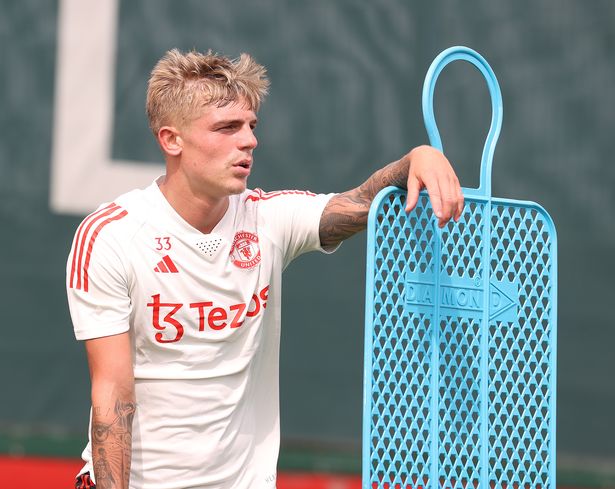 6 điểm nhấn ở buổi tập đầu ti&ecirc;n của M.U: T&acirc;n binh ra mắt, trụ cột trở lại - Ảnh 4