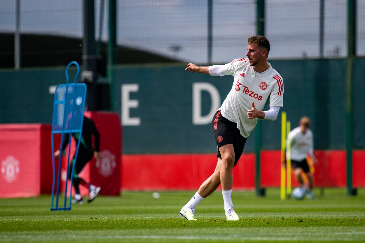 Gia đình Mason Mount tiếp tục khiến CĐV Chelsea