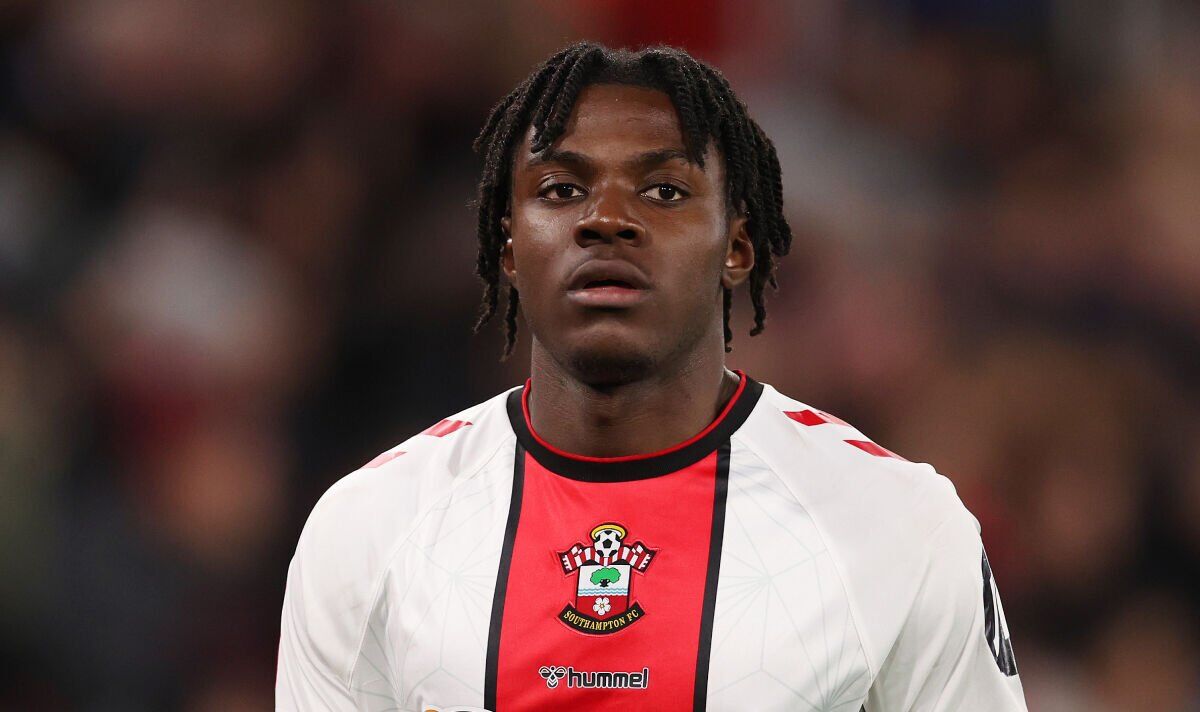 H&agrave;ng c&ocirc;ng thiếu chất, Arsenal hỏi mượn kẻ bị Xavi 