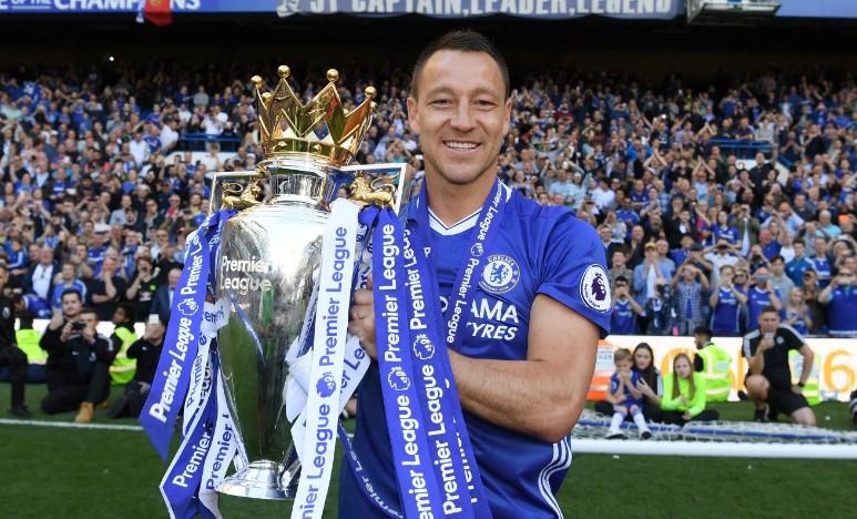 Top 4 ng&ocirc;i sao từng bị tước băng đội trưởng giống như Maguire - Ảnh 1