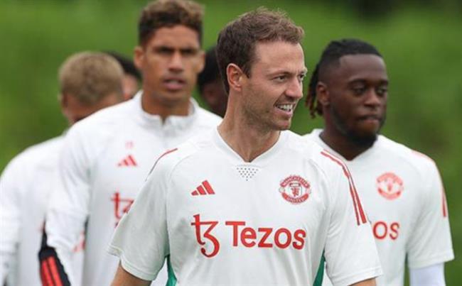 Ten Hag ra quyết định với Jonny Evans chỉ sau một trận đấu - Ảnh 2