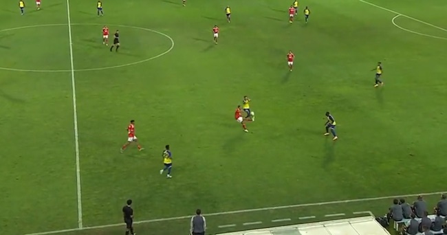 Xoay như chong chóng, Di Maria biến Ronaldo thành