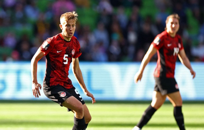 Cầu thủ chuyển giới đầu ti&ecirc;n ra s&acirc;n tại World Cup nữ - Ảnh 2