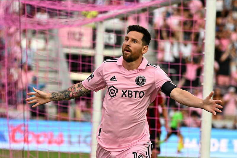 Mơ t&aacute;i hợp bạn th&acirc;n ở Miami, Messi nhận ngay 