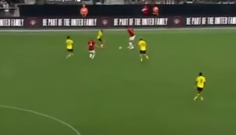 Onana quát thẳng mặt Maguire vì sai lầm ngớ ngẩn trước Dortmund - Ảnh 1