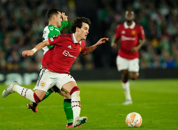 CĐV khuy&ecirc;n Ten Hag sử dụng 