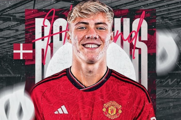 Xong! Man United kiểm tra y tế ng&ocirc;i sao được CĐV ng&oacute;ng chờ nhất - Ảnh 1