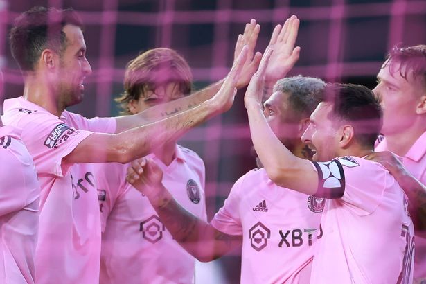 Kể ra 10 đồng đội thân nhất, Messi