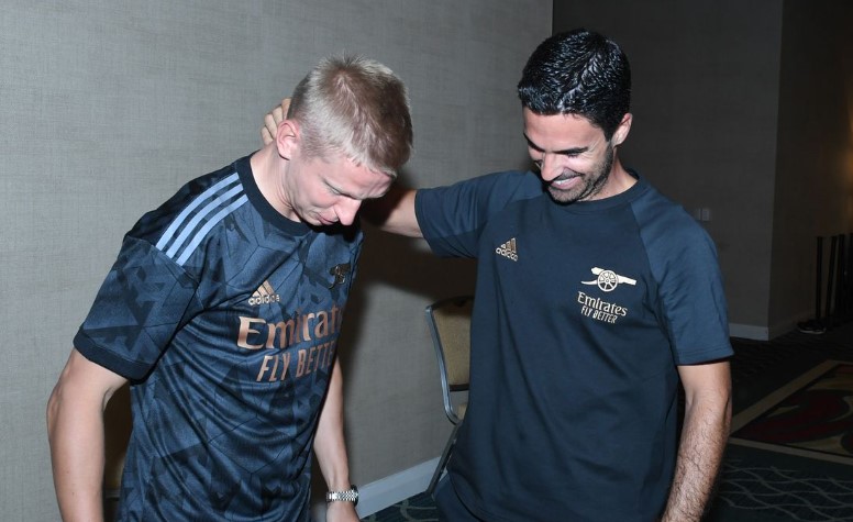 V&ocirc; địch Emirates Cup, Arsenal phải 