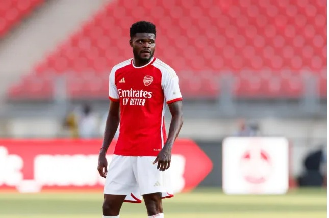 Arsenal chốt gi&aacute; 