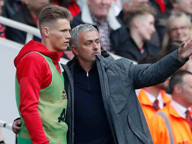 Mourinho gọi điện thuyết phục, 