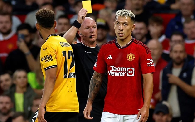 Trụ cột hàng thủ báo tin dữ khiến HLV Ten Hag