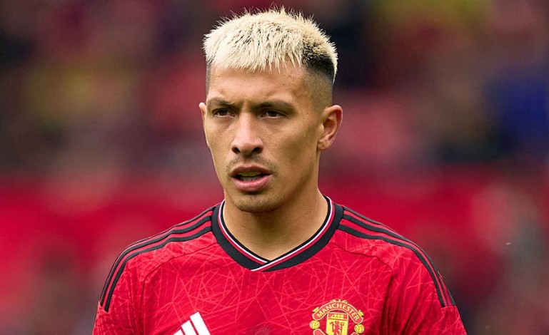 Trụ cột hàng thủ báo tin dữ khiến HLV Ten Hag