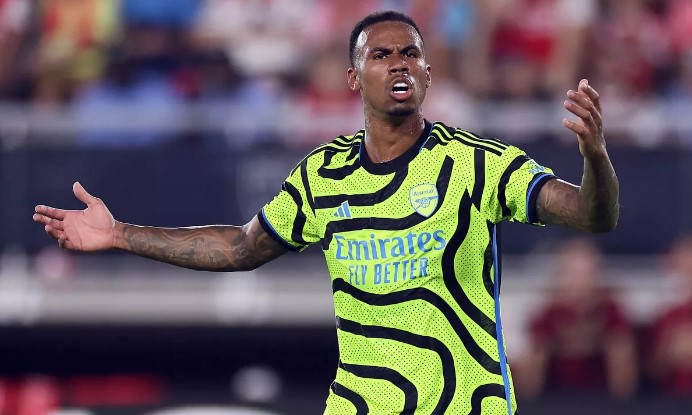 Ả Rập chồng l&ecirc;n 