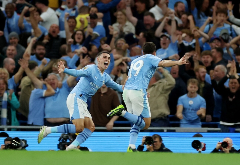 Pep Guardiola h&eacute; lộ 