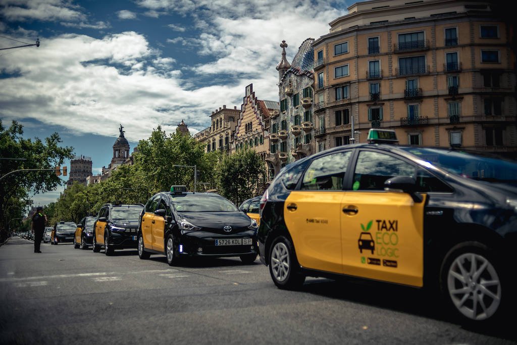 Thiếu tiền, Barca ra quyết định khiến c&aacute;c mầm non 