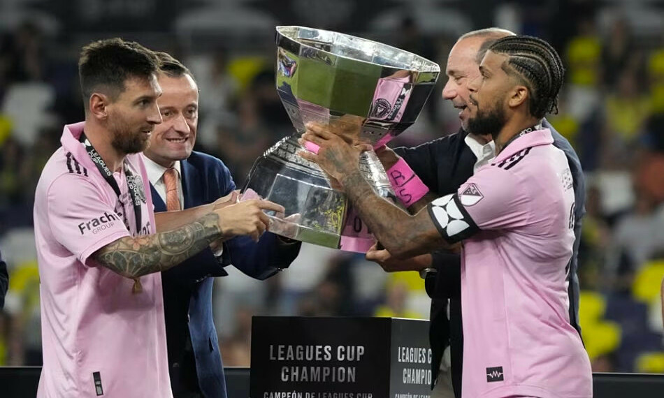 V&ocirc; địch tr&ecirc;n đất Mỹ, Messi x&ocirc; đổ kỷ lục v&ocirc; tiền kho&aacute;ng hậu - Ảnh 2