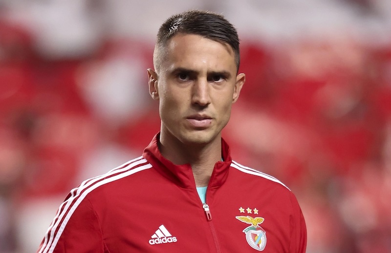 M.U ch&iacute;nh thức tiếp cận ng&ocirc;i sao khiến cả ch&acirc;u &Acirc;u 