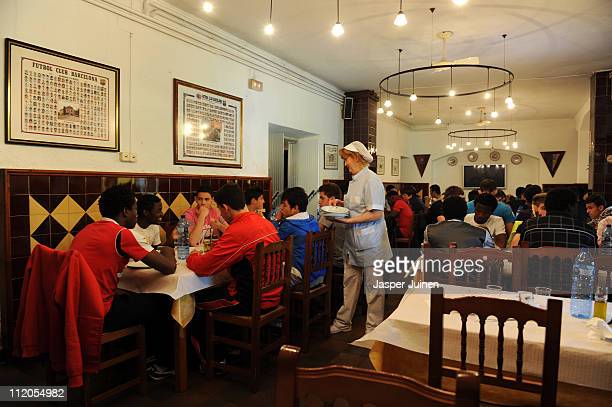 Tiết kiệm tối đa, Barca cắt lu&ocirc;n quyền lợi 