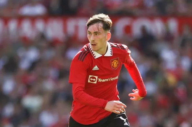 T&acirc;n binh nghỉ d&agrave;i hạn, M.U đưa về người từng bị 