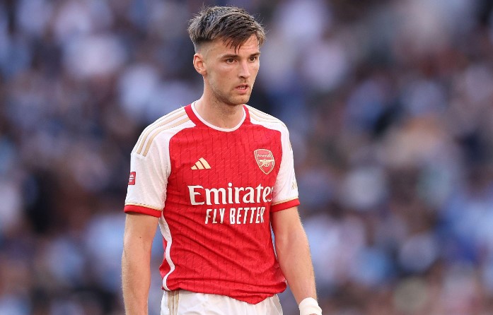 Trót mua quá nhiều, Arsenal gấp rút