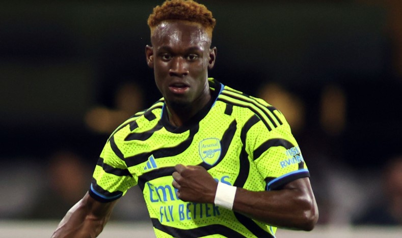 Trót mua quá nhiều, Arsenal gấp rút