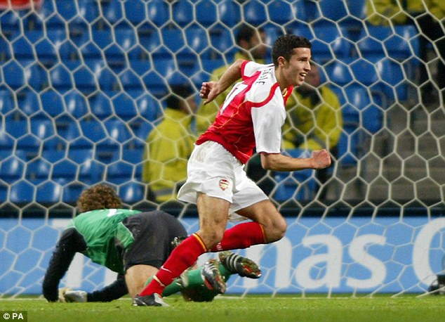 Top 4 huyền thoại Arsenal c&oacute; khởi đầu tệ hơn cả Kai Havertz - Ảnh 4