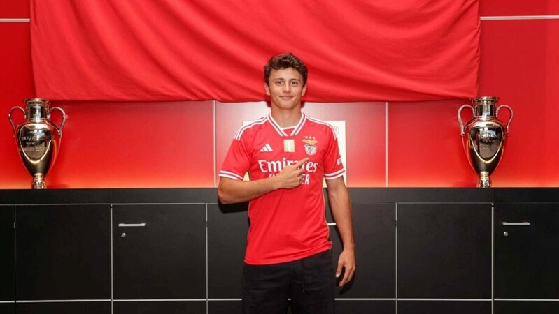 Hạ gục Chelsea, Man United dẫn đầu cuộc đua chữ ký