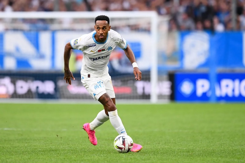 Thiếu trung phong cắm, Real 