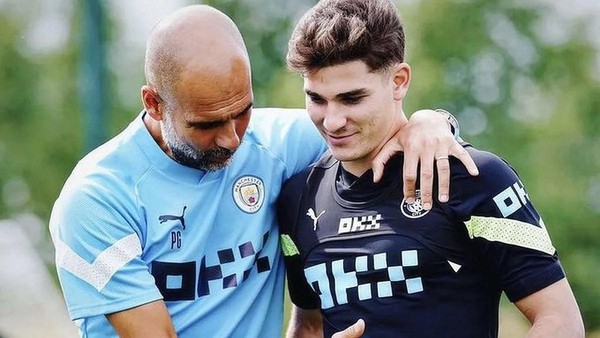 Pep có phát kiến mới, không kém lần cho Messi chơi