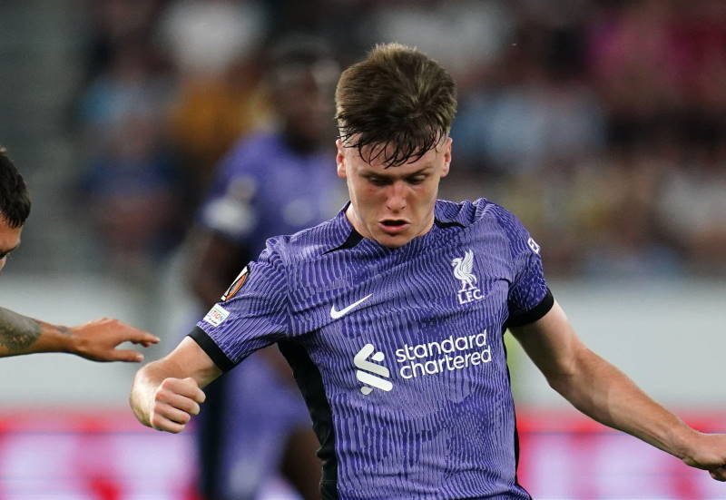 Sao Liverpool cho đ&agrave;n em ăn 