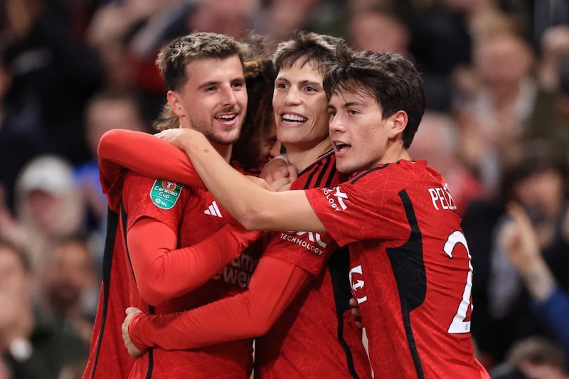 Tuyến giữa Man United đ&oacute;n 3 c&uacute; h&iacute;ch lớn trước v&ograve;ng 7 Premier League - Ảnh 6