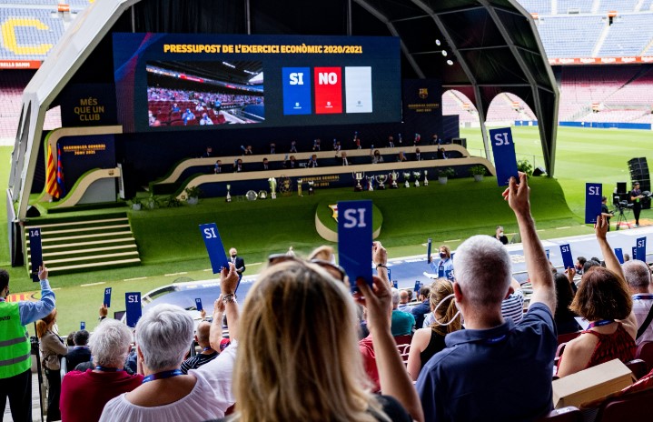 Giữa cơn bão tài chính, Barca công bố lợi nhuận