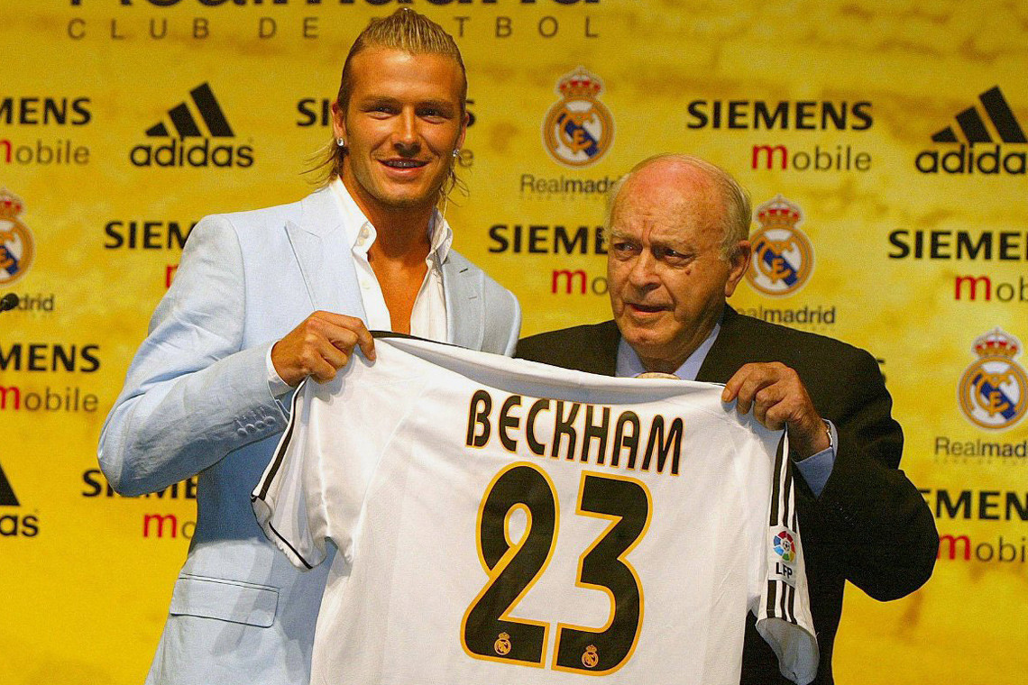 Beckham tiết lộ l&yacute; do bị Sir Alex n&eacute;m thẳng c&aacute;i gi&agrave;y v&agrave;o đầu - Ảnh 2