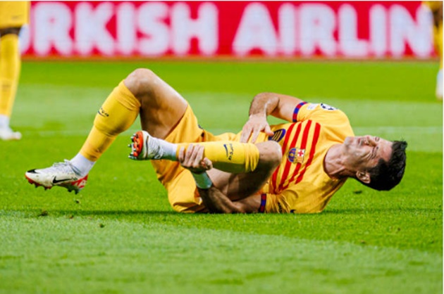 Mất Lewandowski 1 th&aacute;ng, Xavi 