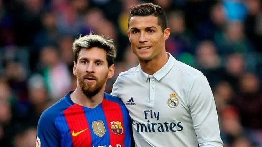 Messi ch&iacute;nh thức được phong GOAT, fan Ronaldo lập tức 