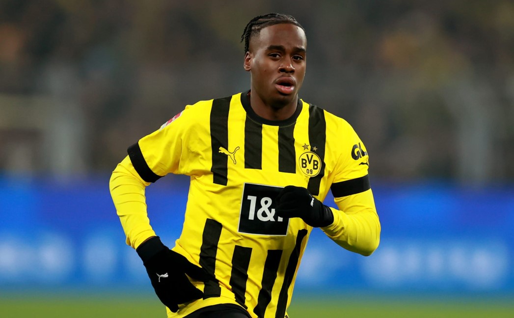 Arsenal dẫn đầu cuộc đua gi&agrave;nh 