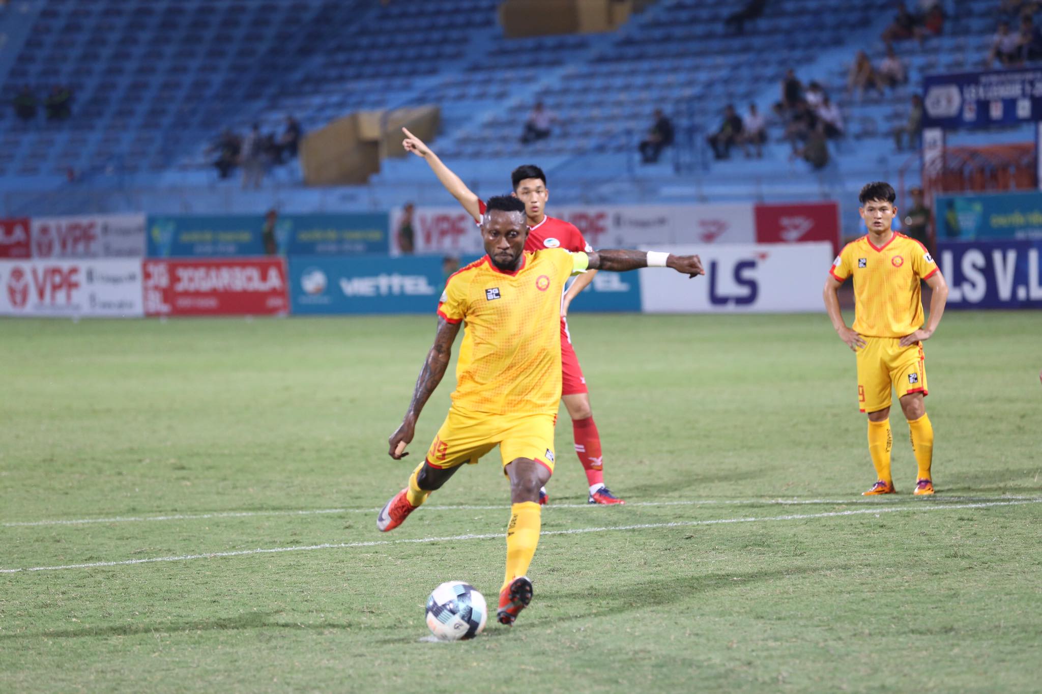 Ho&agrave;ng Vũ Samson: &ldquo;Con ngựa bất kham&rdquo; kh&aacute;t khao một lần l&ecirc;n tuyển Việt Nam - Ảnh 4