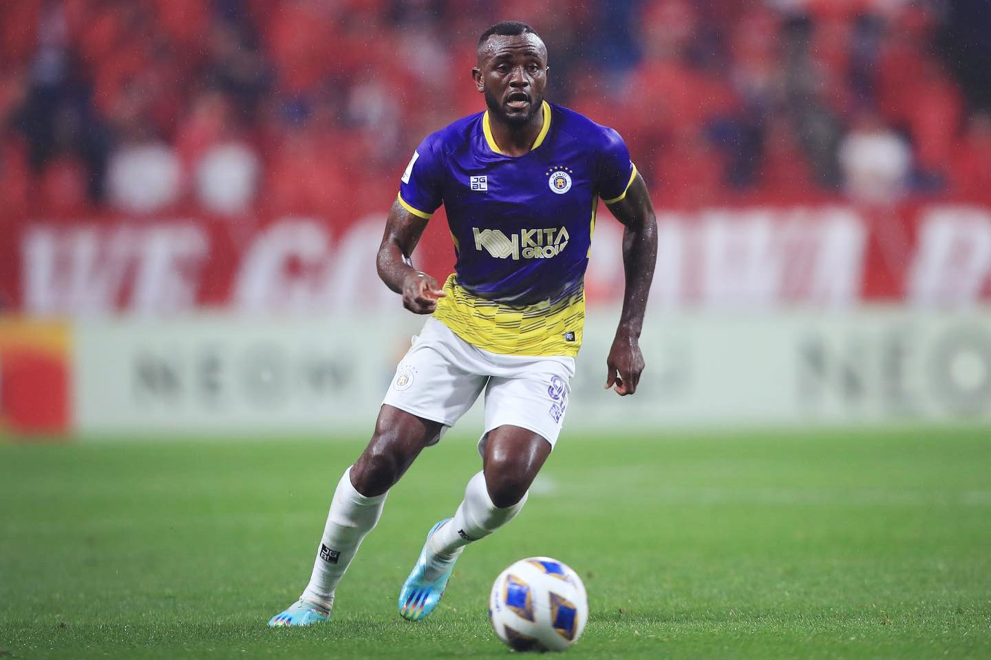 Joel Tagueu &ndash; Ch&acirc;n s&uacute;t c&oacute; tiền sử bệnh tim trở th&agrave;nh niềm hy vọng của H&agrave; Nội FC - Ảnh 1