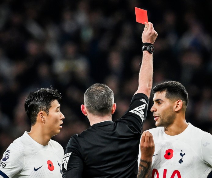 Si&ecirc;u drama: 9 người Tottenham thua thảm Chelsea  - Ảnh 1