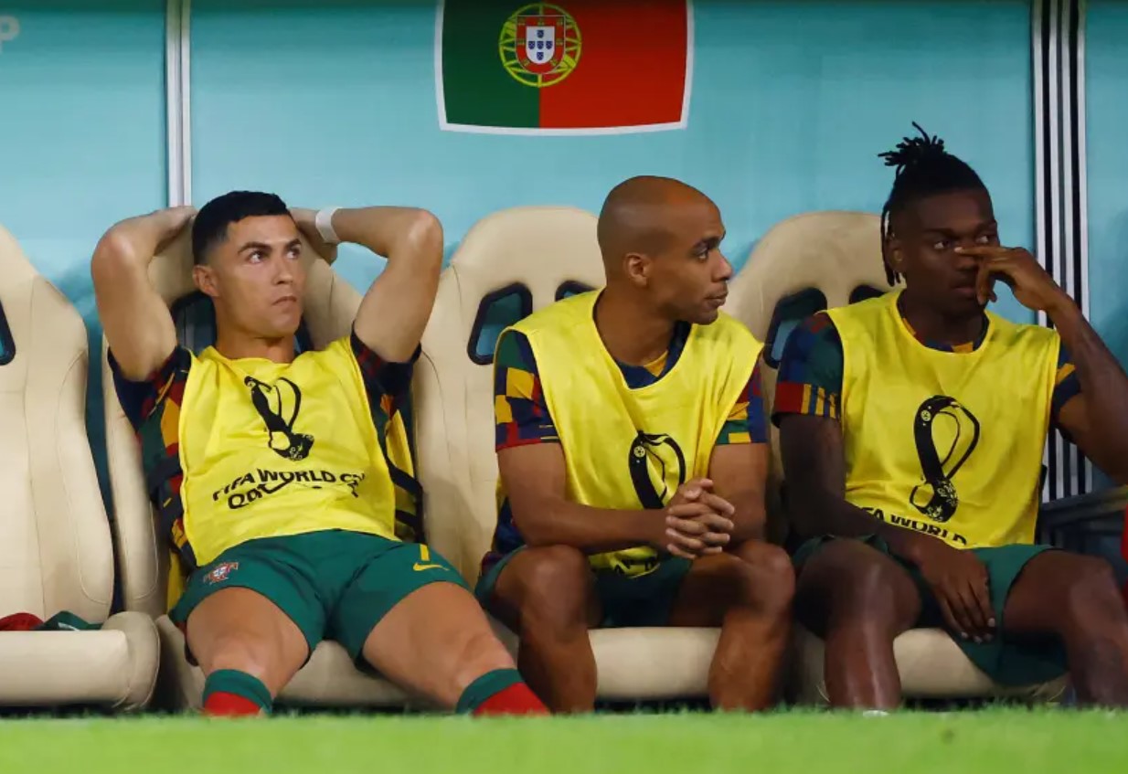 Ronaldo cạch mặt thầy cũ v&igrave; để anh ngồi dự bị - Ảnh 1