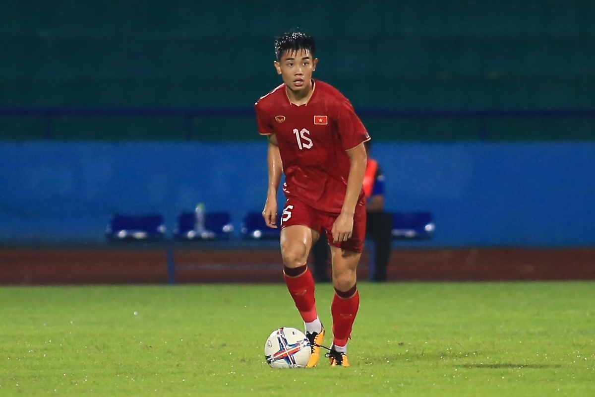 Nguyễn Đ&igrave;nh Bắc: 'T&ocirc;i giỏi r&ecirc; b&oacute;ng ở 1/3 s&acirc;n đối phương' - Ảnh 1