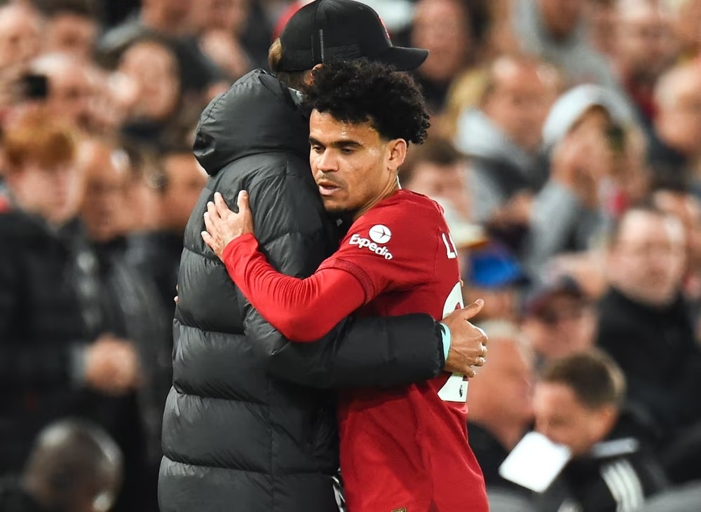 Cha của Luiz Diaz tiết lộ điểm đến bất ngờ khiến fan Liverpool lo lắng - Ảnh 1