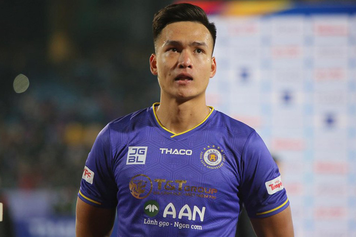 B&ugrave;i Ho&agrave;ng Việt Anh &ndash; Thủ lĩnh h&agrave;ng ph&ograve;ng ngự ĐT Việt Nam trong tương lai - Ảnh 1