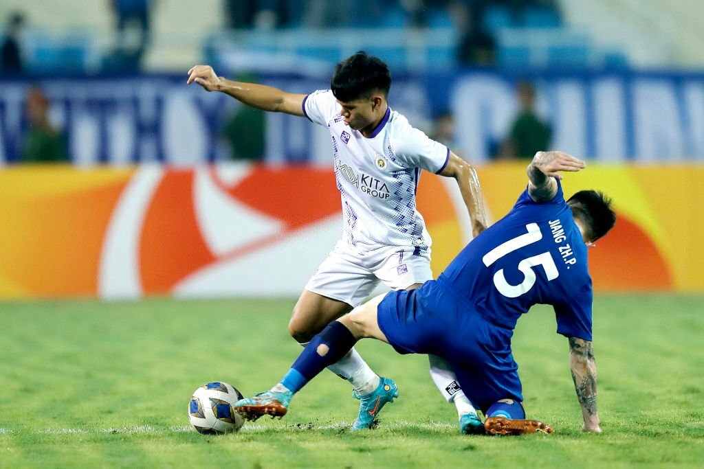 HLV H&agrave; Nội: 'Ch&uacute;ng t&ocirc;i kh&ocirc;ng bu&ocirc;ng Champions League' - Ảnh 1