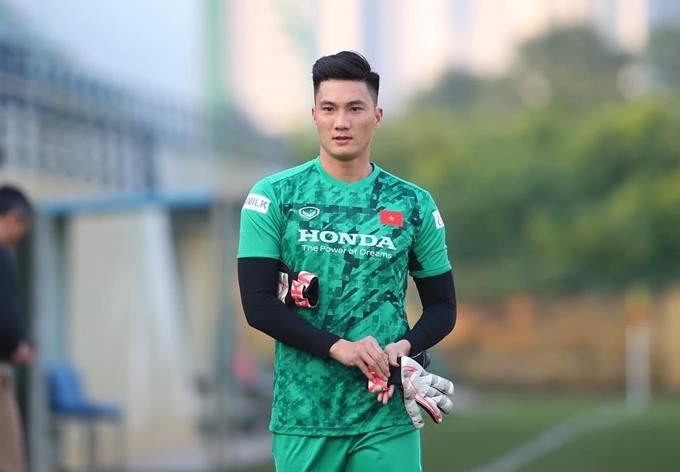 HLV CLB H&agrave; Nội: Văn Ho&agrave;ng chưa chắc c&oacute; suất ở ĐTVN - Ảnh 1