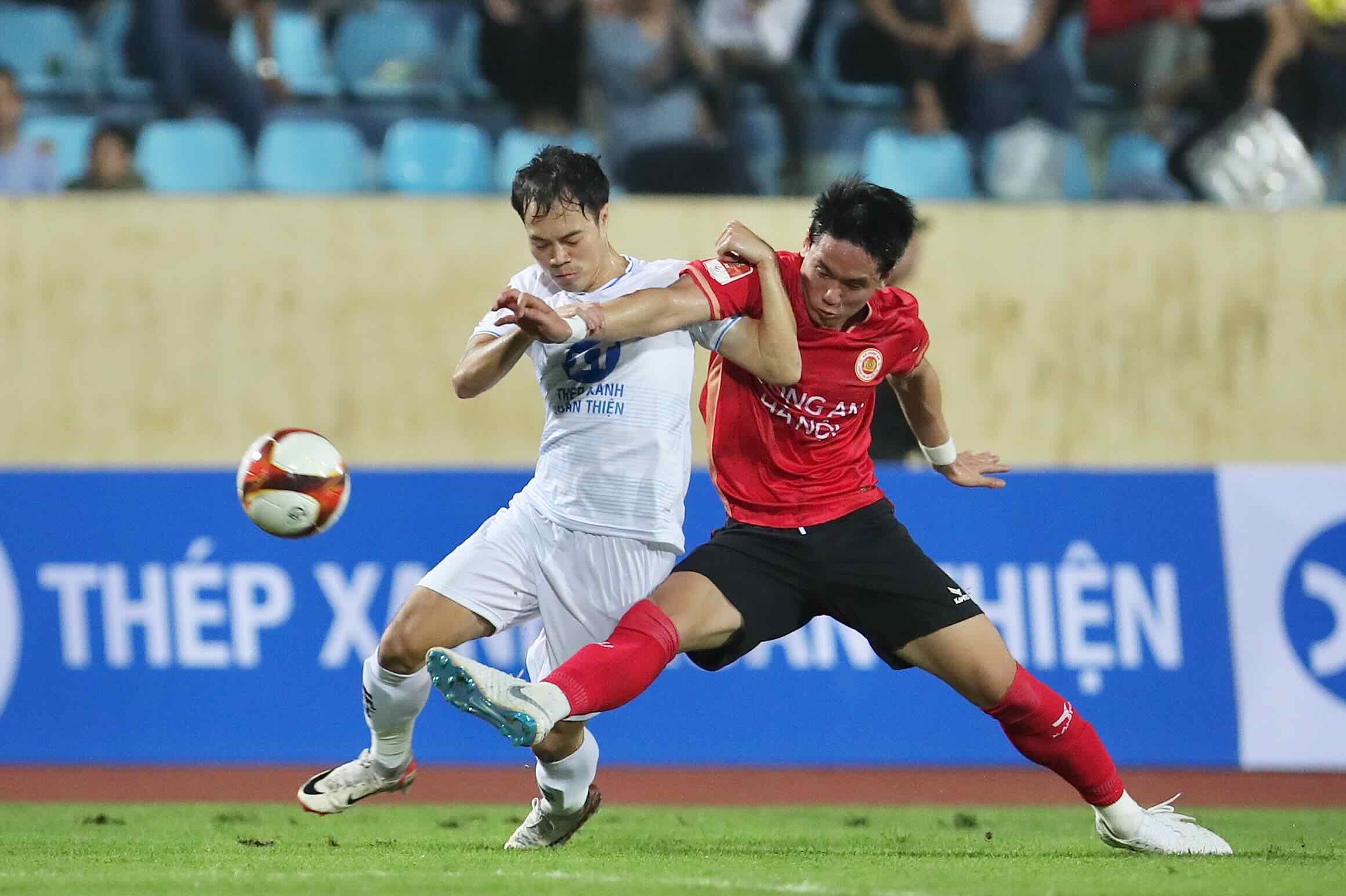 HLV Nam Định chấp nhận x&acirc;y dựng lối chơi mạo hiểm, lấy c&ocirc;ng b&ugrave; thủ - Ảnh 1