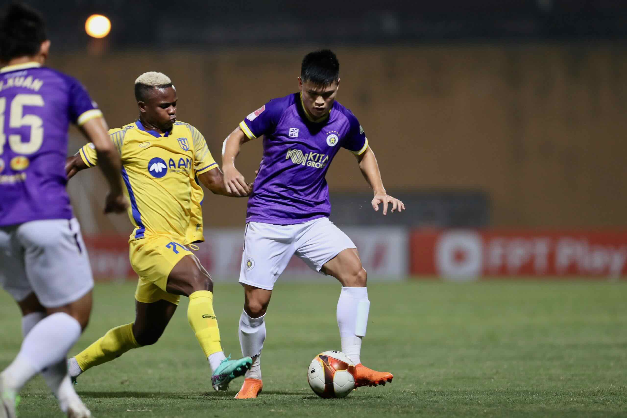 Tuấn Hải đắt gi&aacute; nhất Việt Nam, vượt Quang Hải, Văn Hậu - Ảnh 1