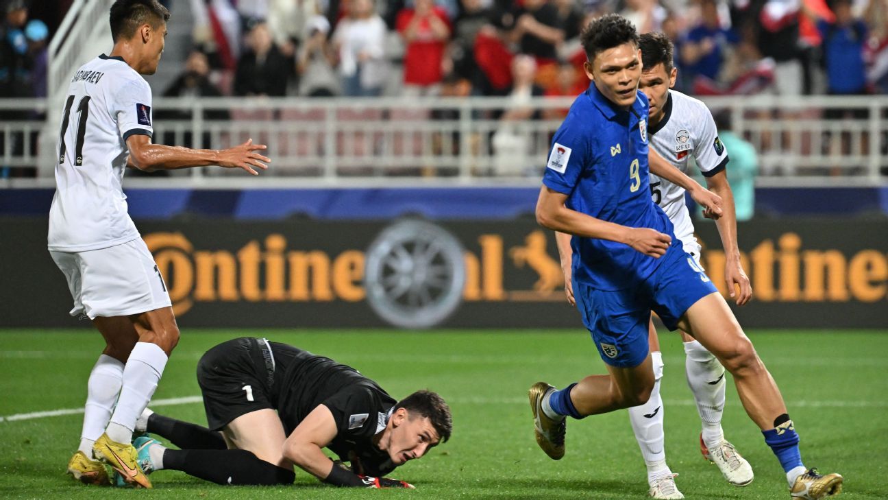 Th&aacute;i Lan 'lo sốt v&oacute;' v&igrave; trụ cột chấn thương v&agrave;i giờ trước trận gặp Oman - Ảnh 1